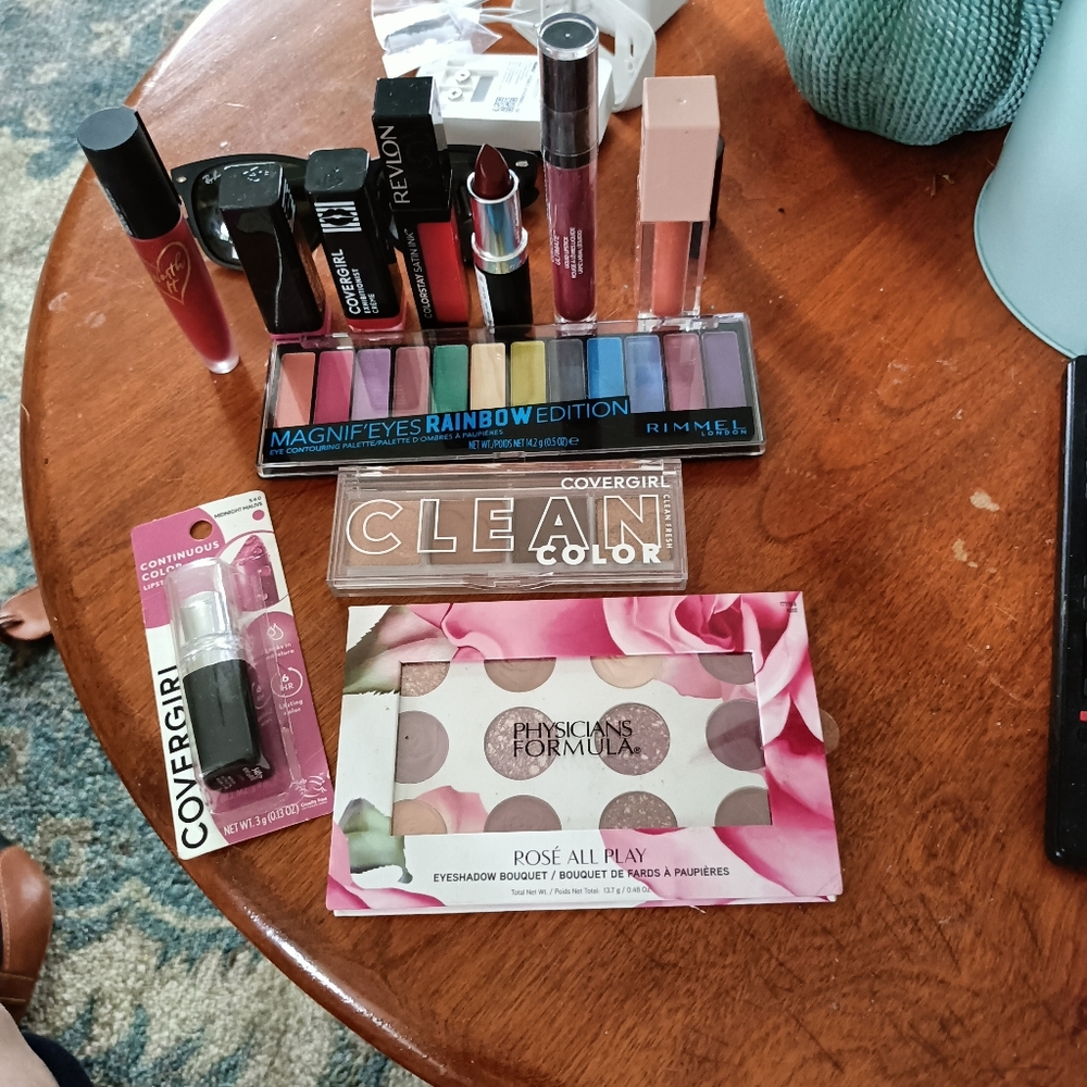 Makeup bundle - Picture 9 of 9